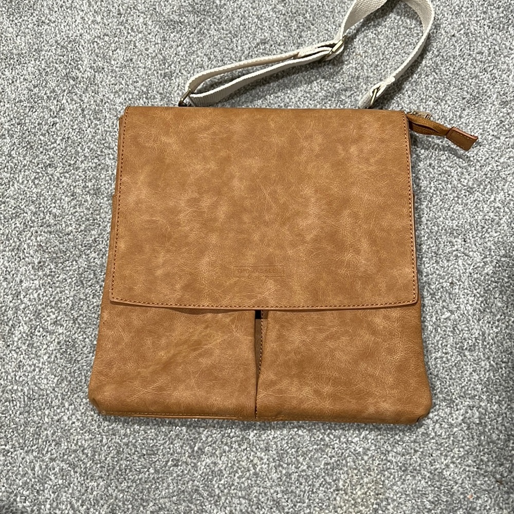 NWOT leather crossbody.